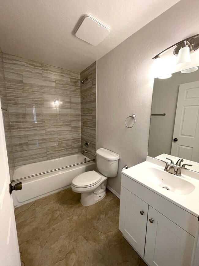 Building Photo - Room to Spread Out! South Valley 3bd on a ...
