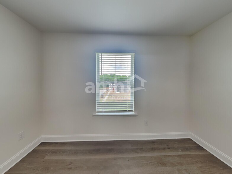 Building Photo - 3503 Lincoln Hts Ln