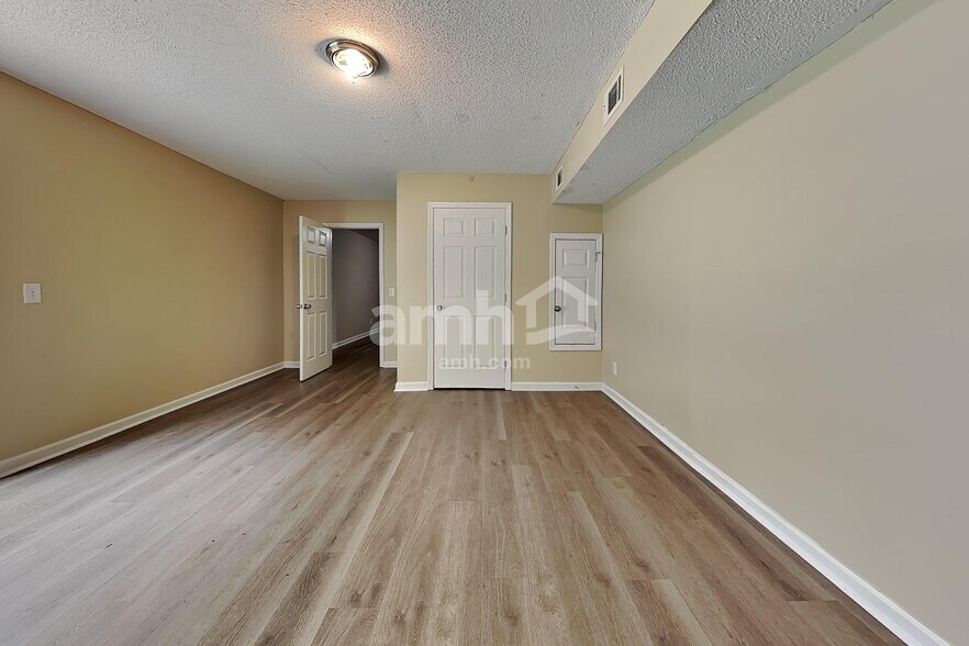 Building Photo - 57 Springwater Dr