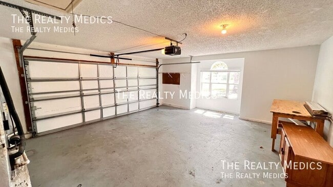 Building Photo - 23 Winding Woods Trail