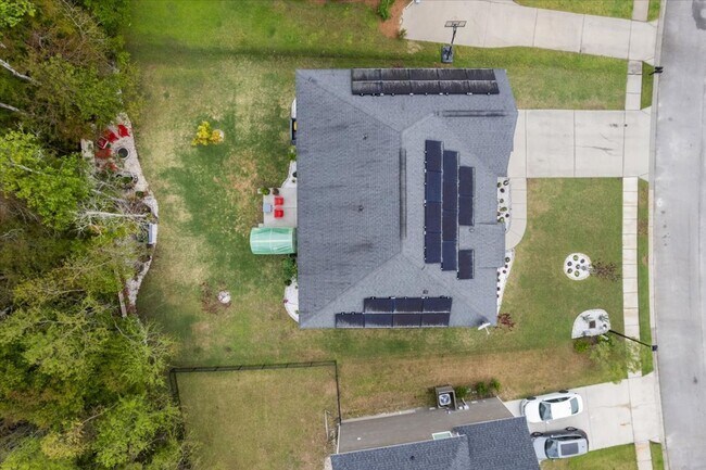 Building Photo - Welcome to Your Ideal Home: Where Luxury a...