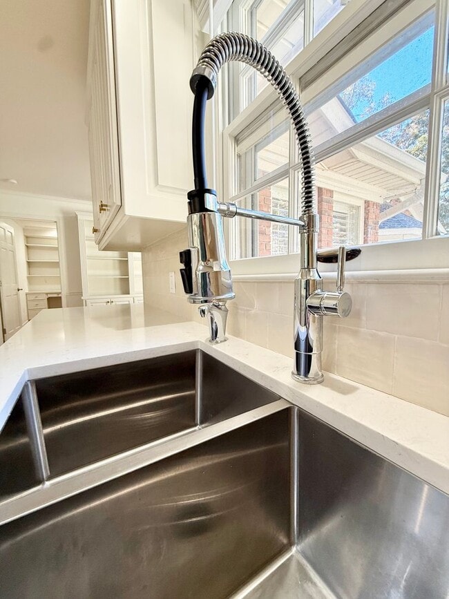 Building Photo - 130 Valley Club Cir