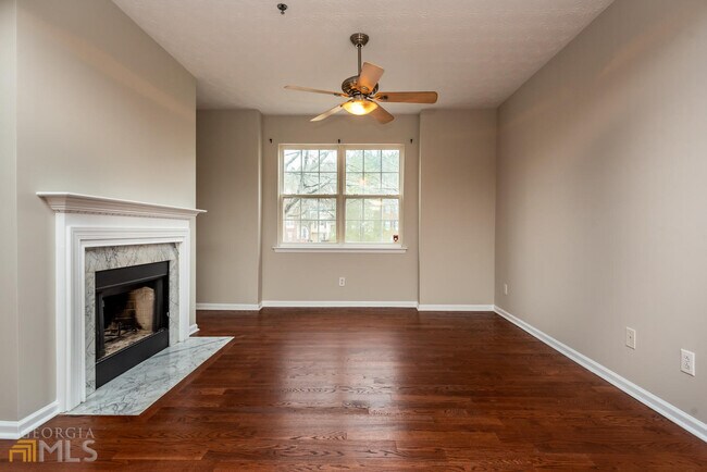 Building Photo - 246 Village Square Dr