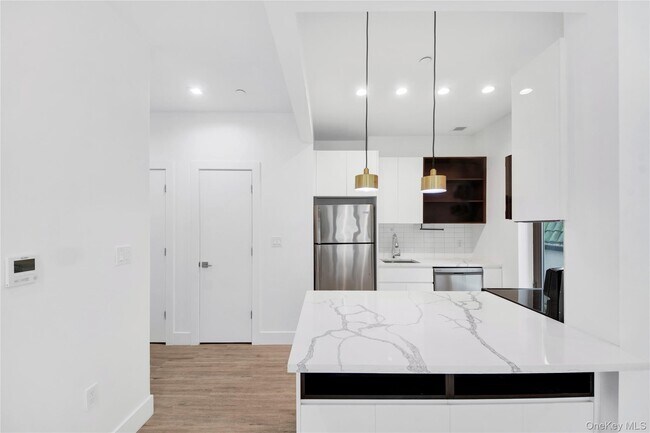 Building Photo - 625 N MacQuesten Pkwy