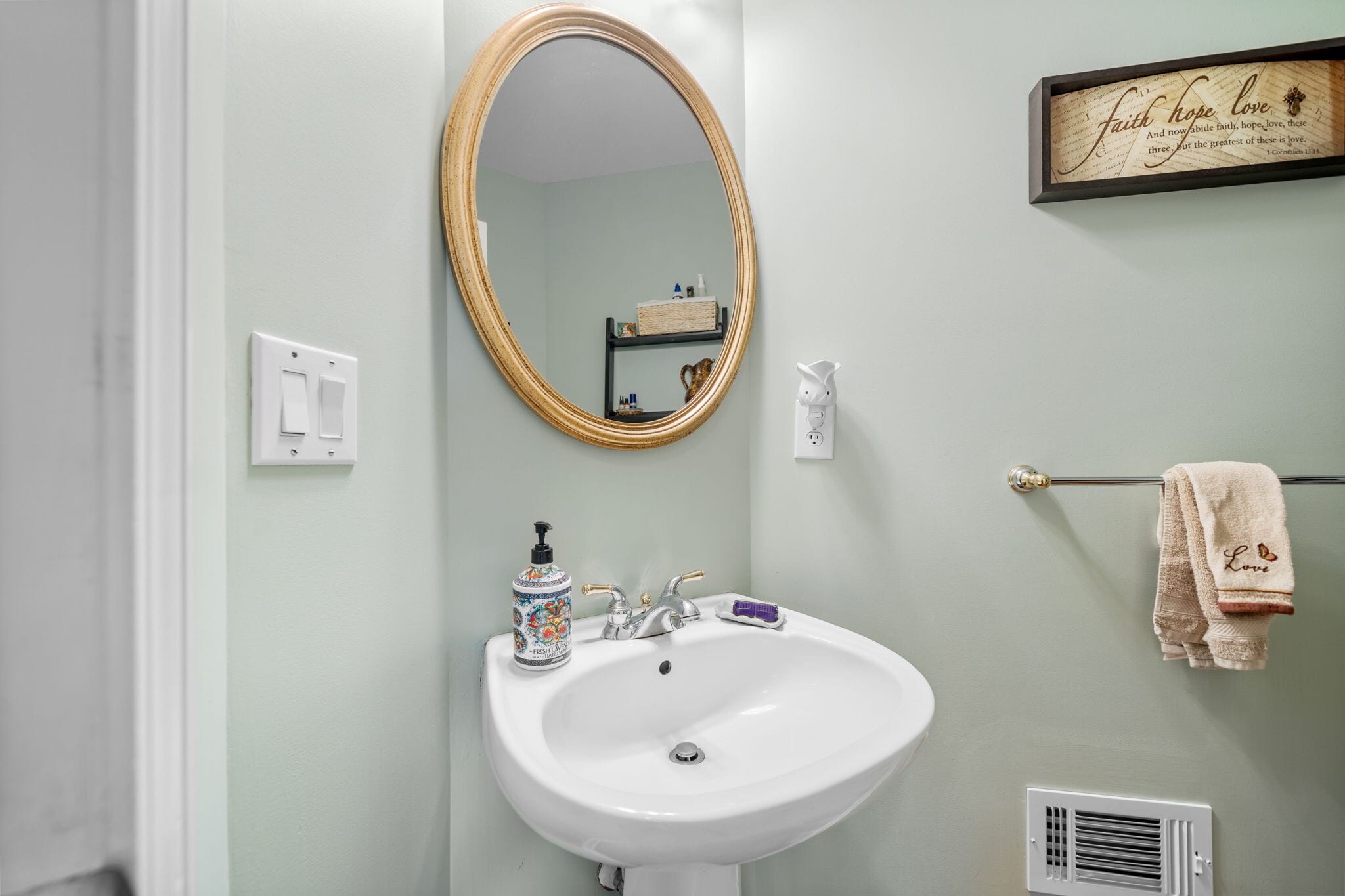 Half Bath - 600 Lyndhurst Cir