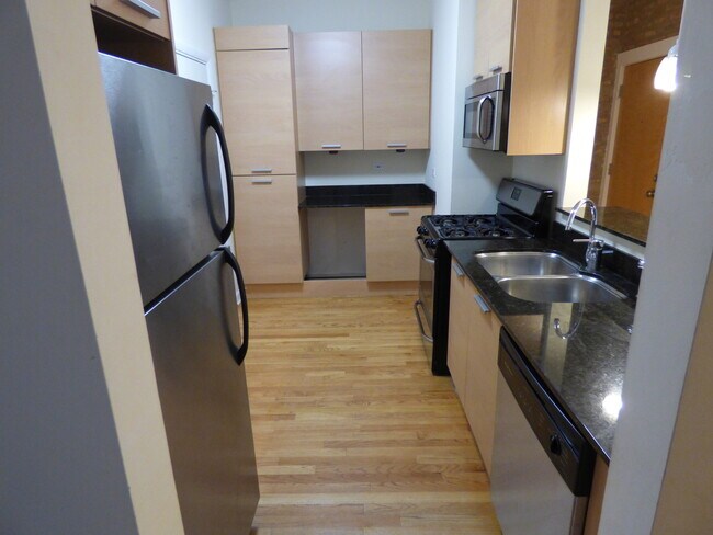 Building Photo - 1336 W Estes Ave