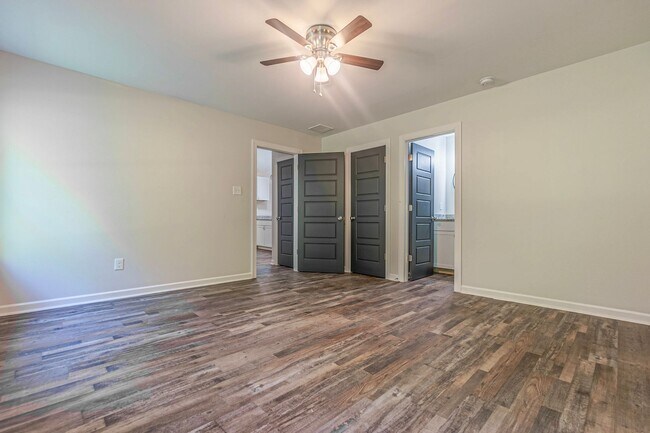 Building Photo - Spacious Four-Bedroom Two-Bath Home on One...