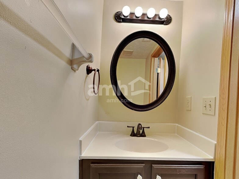 Building Photo - 7474 Heaton Cir