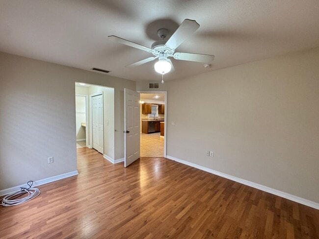Building Photo - $300 OFF A MONTH OF RENT! Lovely, Spacious 2 Bedroom, 2 Bathroom Home in Sebring!!