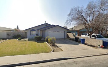 Building Photo - Enchanting Delano property just minutes fr...