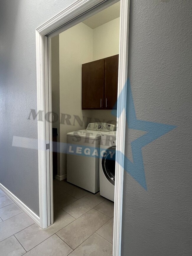 Building Photo - Charming 3-bedroom, 2-bathroom w/ views!