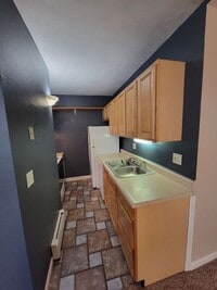 Building Photo - Recently Upgraded 2 Bedroom Apt Near Horse...