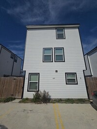 Building Photo - 6315 Sandra St