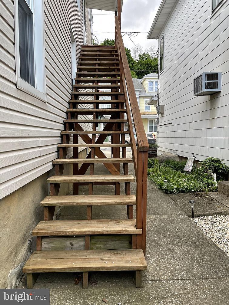 Steps to Apt - 203 Main St