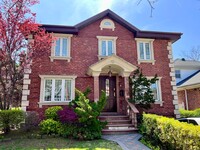 Building Photo - 65-42 Cromwell Crescent