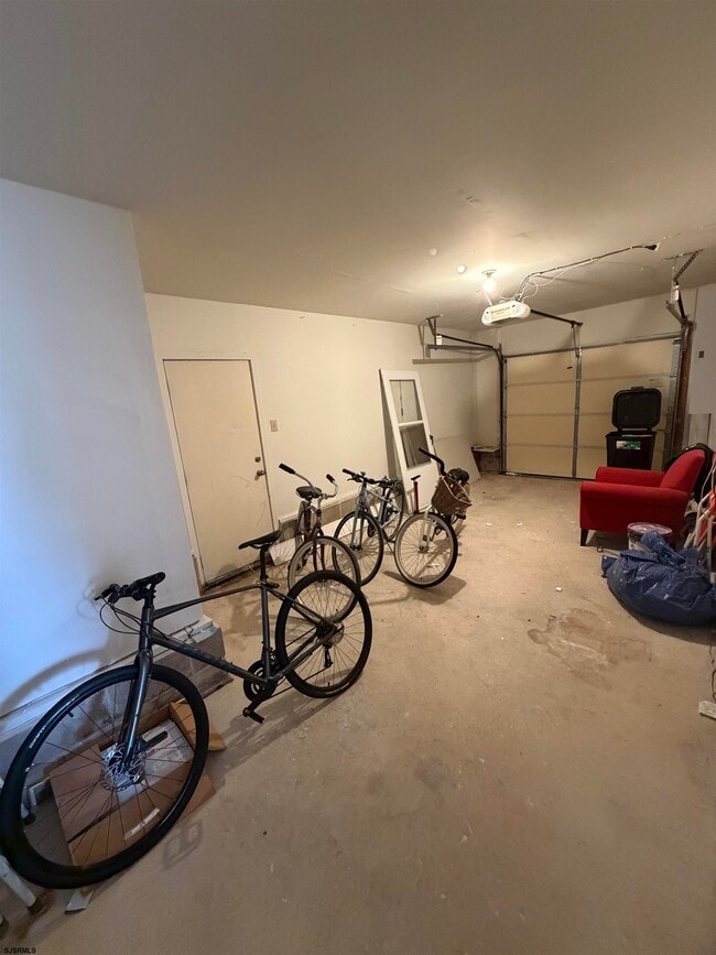 Building Photo - 33 Seaside Ct