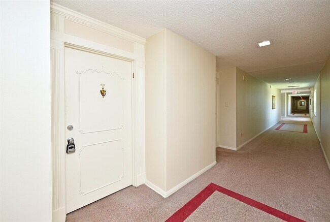Building Photo - 2600 Bellefontaine