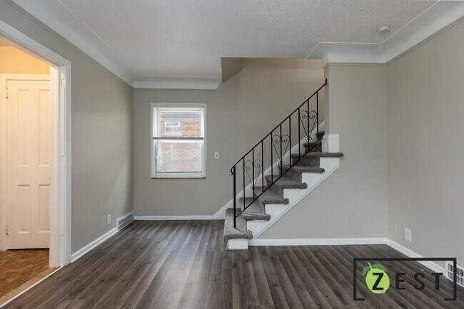 Building Photo - - BEAUTIFUL 3-BEDROOM 1 BATHROOM  April 11th 2-2:30 pm!