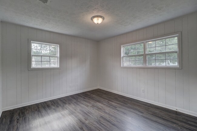 Building Photo - 1305 Cochise Cir
