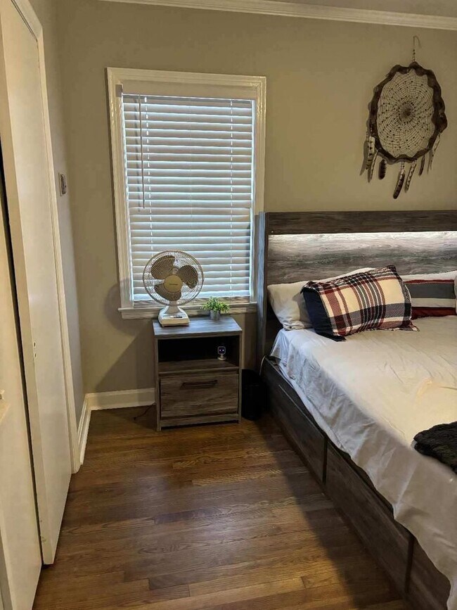 Building Photo - Fully Furnished and Move-in Ready: Charming 2BR/1BA Home