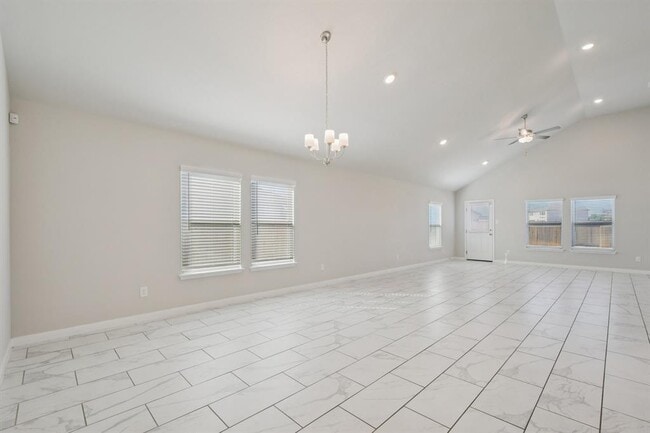 Building Photo - 112 Comet Pointe Dr