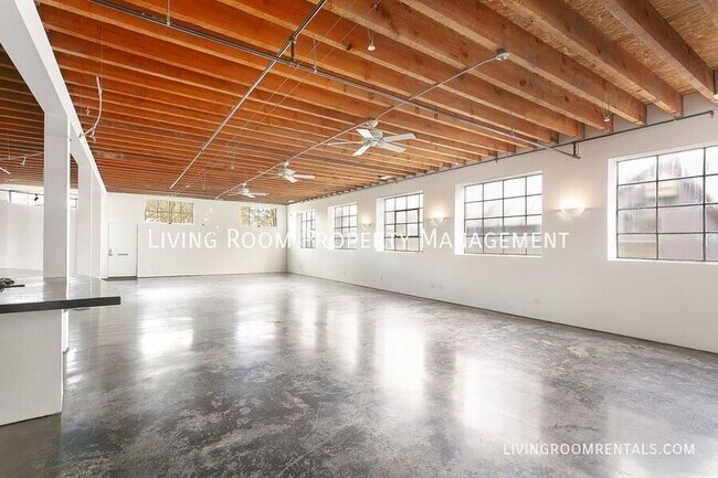 Building Photo - 1600 SE Division St