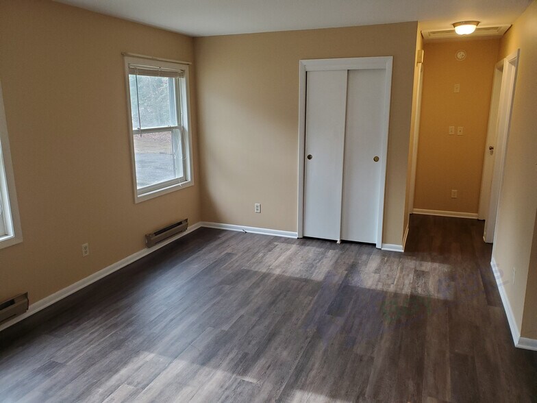 Building Photo - 47428 Sewell Rd