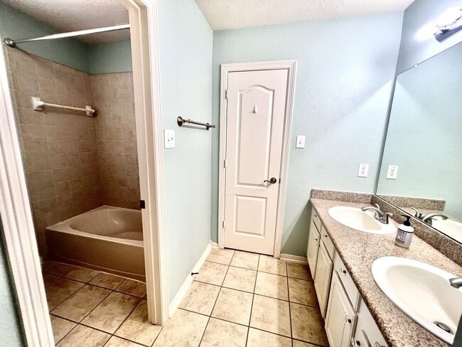 Building Photo - 5110 Shadow Breeze Ln