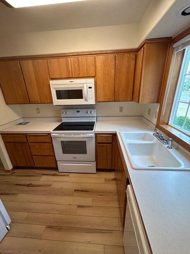 Building Photo - 824 NE Ashby Ct