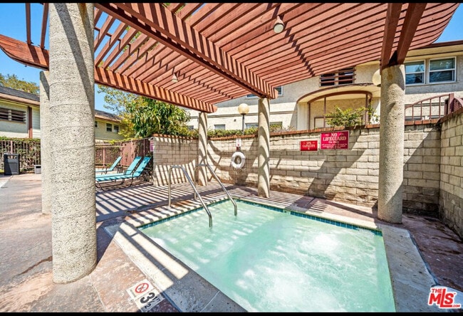 Building Photo - 5882 Bowcroft St