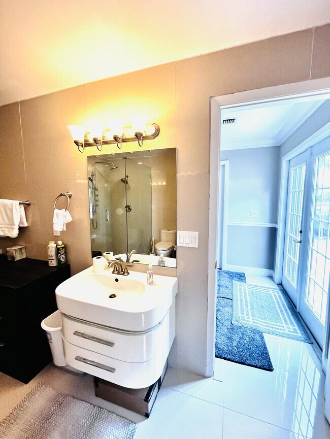 Building Photo - 6186 Duckweed Rd