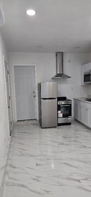 Building Photo - 3115 Belvedere Dr