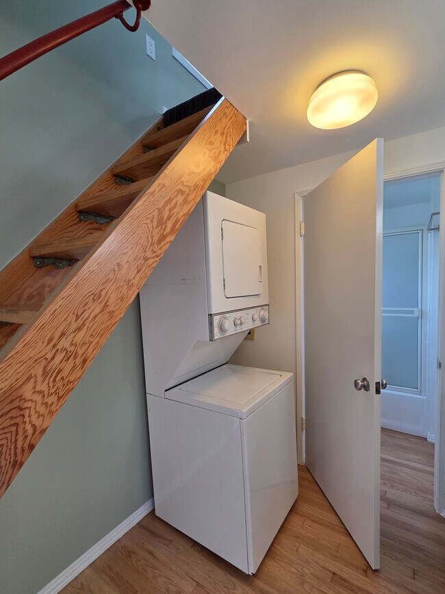 Building Photo - 2417 4th St