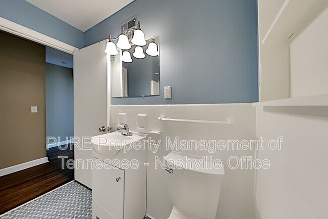 Building Photo - 537 Whispering Hills Dr