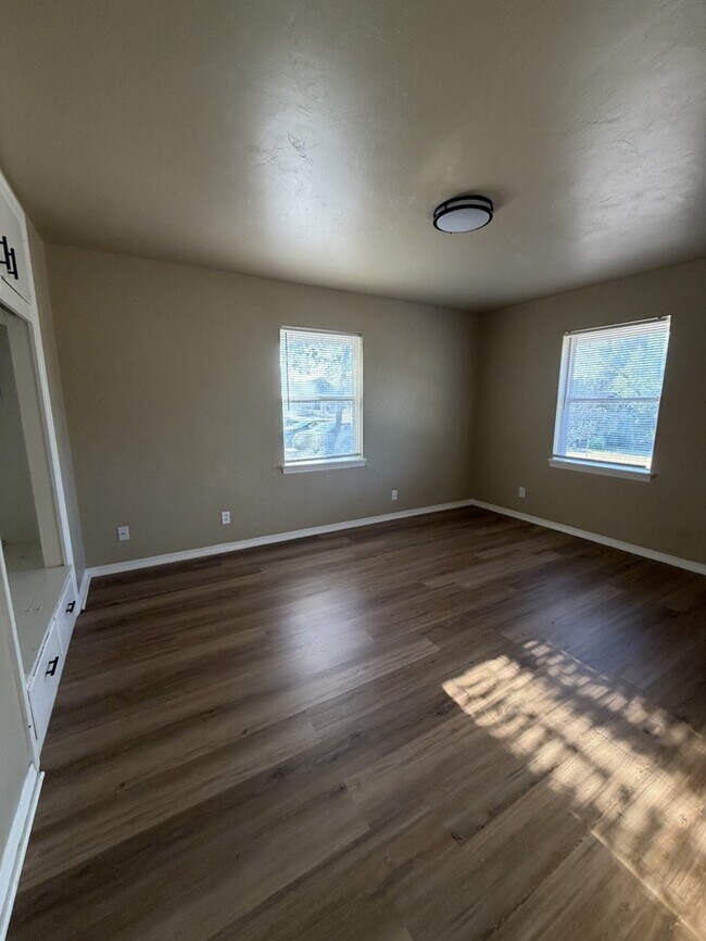 Building Photo - 3200 Lyon Blvd