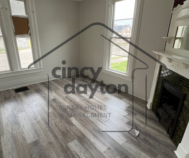 Building Photo - 110 N River St