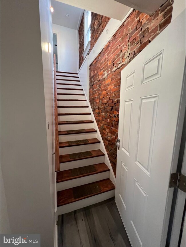 Building Photo - 206 S 53rd St