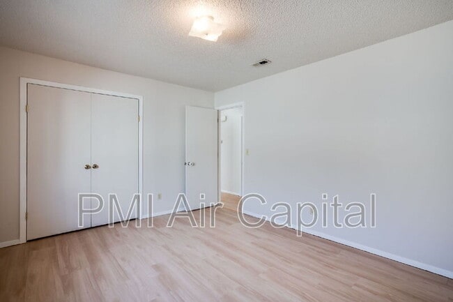 Building Photo - 535 S Lulu Ave