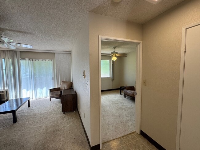 Building Photo - 95-1050-1050 Maka?ika?i St