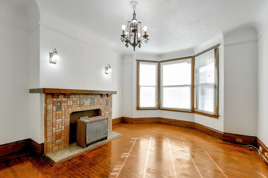 Building Photo - 382 29th St