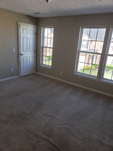 Building Photo - 102 Yellowstone Ct