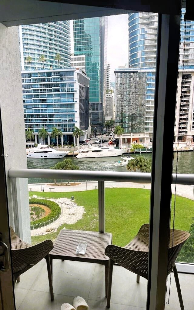 Building Photo - 475 Brickell Ave