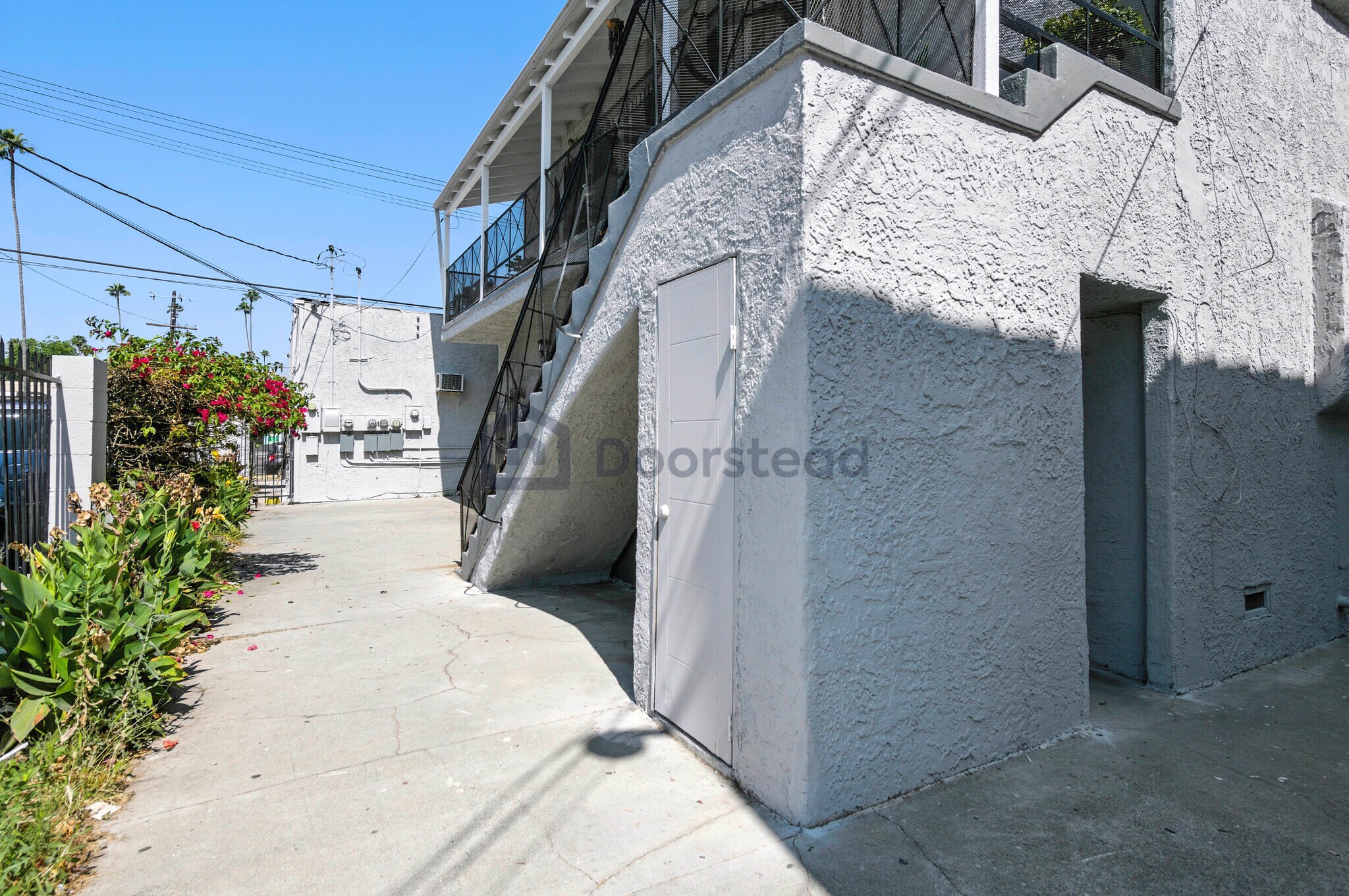 Building Photo - 5874 S Figueroa St