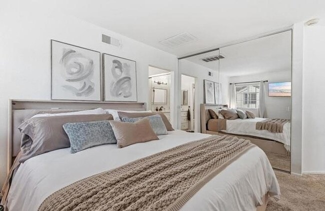 Building Photo - 744 Eastshore Terrace