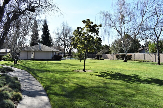 Building Photo - 422 Florin Rd