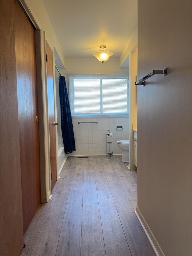 Building Photo - 580 N State St