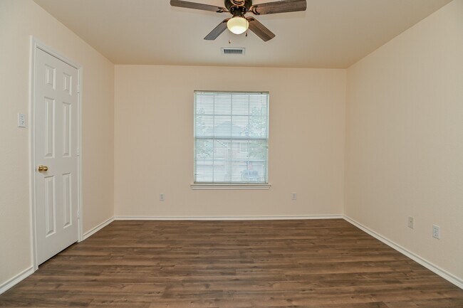 Building Photo - 16827 Bellmoor Ln