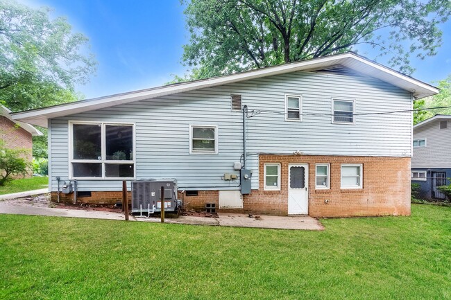 Building Photo - 4809 Thornwood Rd
