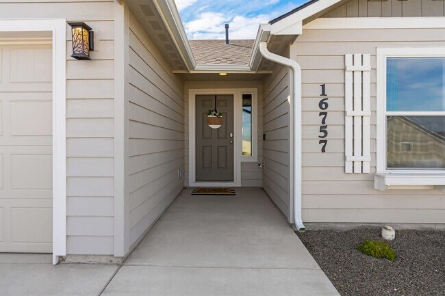 Building Photo - 347 S 10th Ave