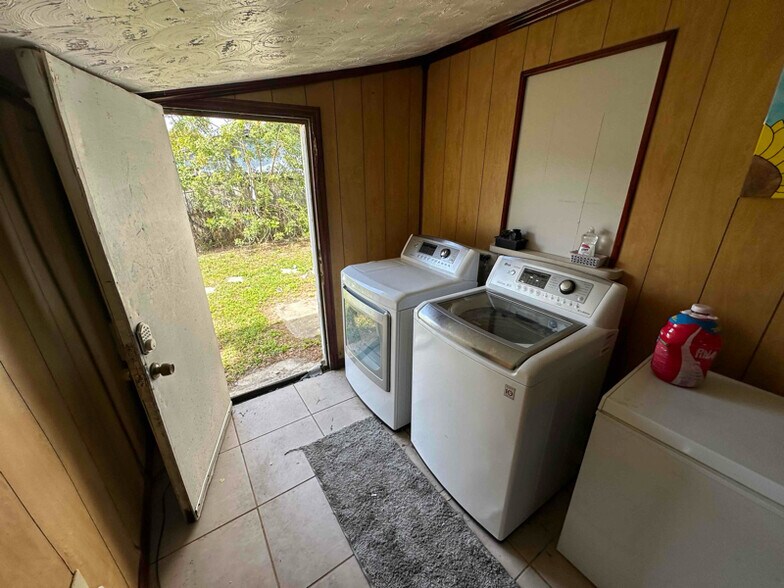 Building Photo - 4494 Weldon Pl